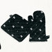 Skull and Crossbones Oven Mitt / Pot Holder Set in Black and White