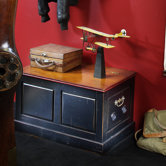 Chelsea Boot Chest