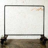 V18 Clothing Rack