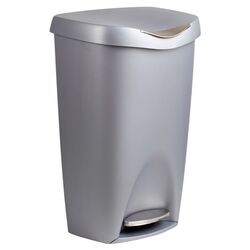 River Touchless Trash Can in Black