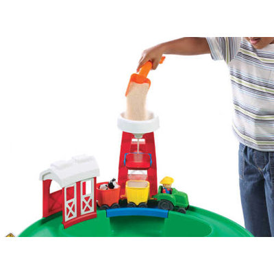 Step2 Sand and Water Fun Farm