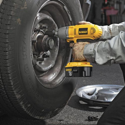 DeWalt 18V 1/2 High Torque Impact Wrench Kit(2 Batteries)