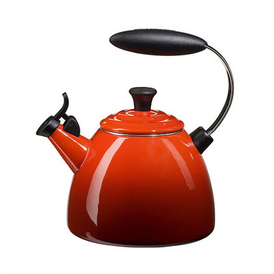 Le Creuset 1.5-qt. Halo Tea Kettle