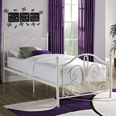 Bombay Metal Bed by DHP -image