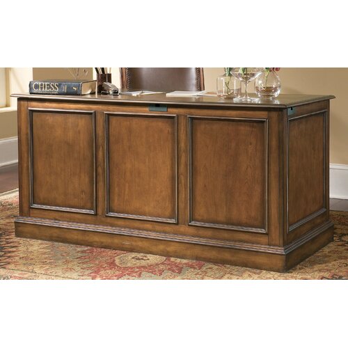 Hooker Furniture Brookhaven 60 W Drawer Executive Desk